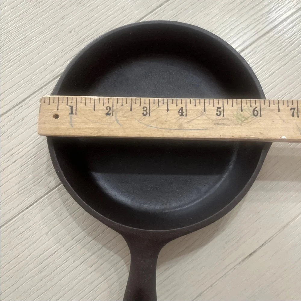 Vintage Lodge #3 4D Cast Iron Skillet 6” Double Pour Spouts 3 Knotched